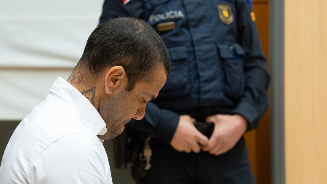 Дани Алвес проглашен кривим за силовање, осуђен на затворску казну од четири и по године