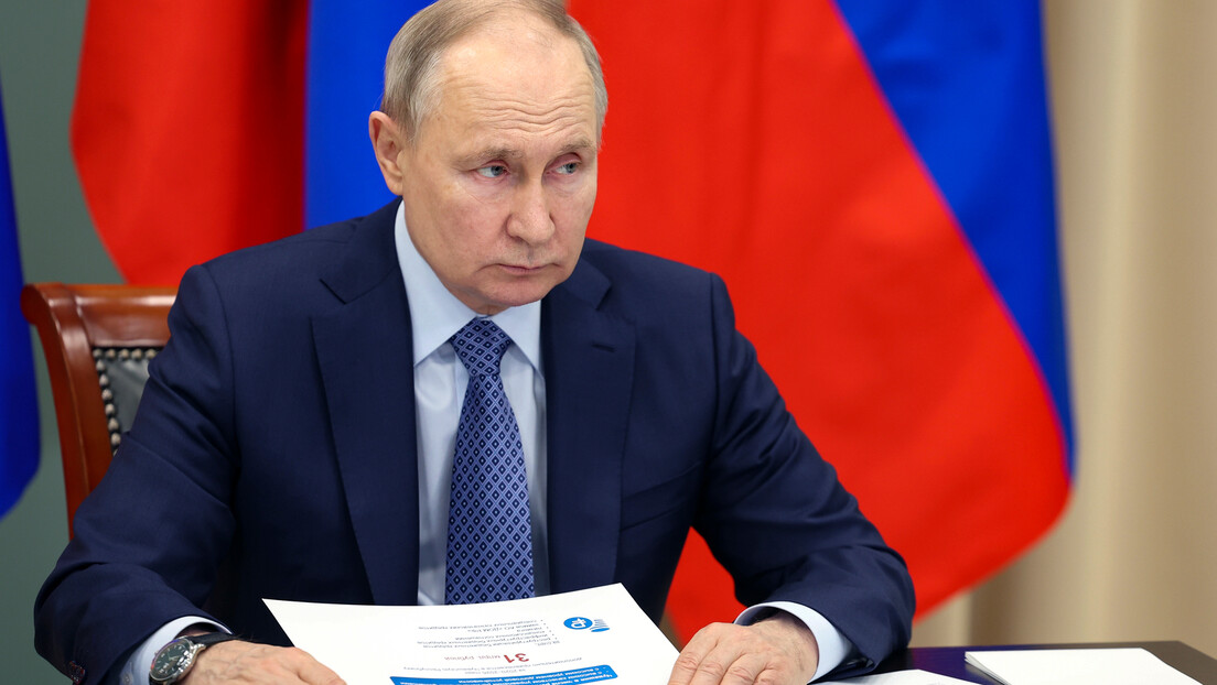 Putin čestitao Rusima Dan branilaca otadžbine: Vojska i mornarica garancija bezbednosti RF
