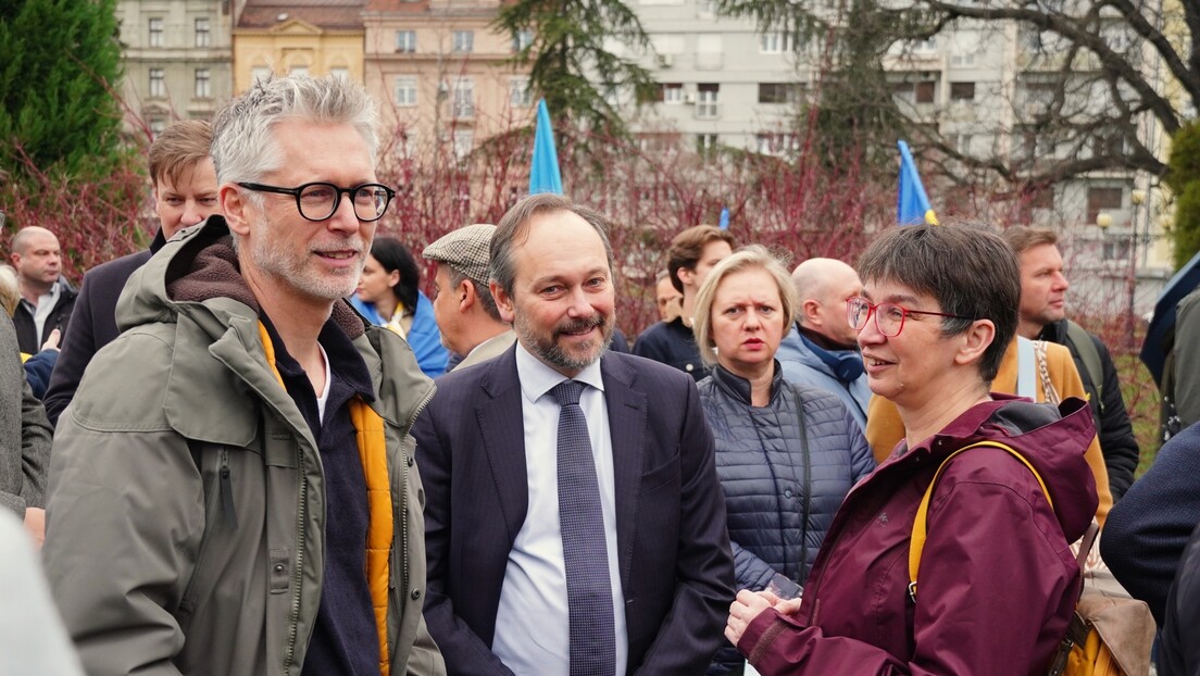 "Марш солидарности са Украјином" у Београду: Више западних амбасадора него грађана