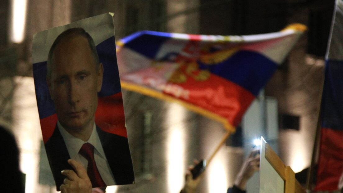 У Београду одржан митинг подршке Русији: Срби и Руси браћа заувек (ВИДЕО)