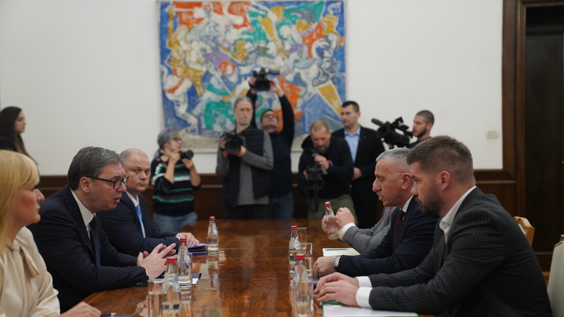 Vučić započeo konsultacije o mandataru: Sastanak s Kamberijem i predstavnikom Ruske stranke