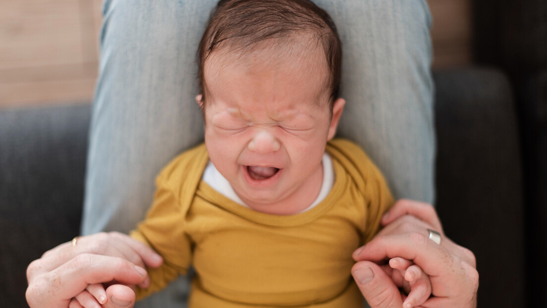Да ли треба пустити бебу да плаче или не