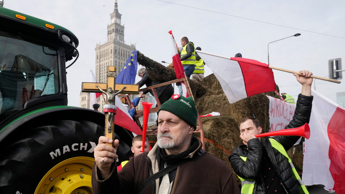 Пољска запретила: Проширићемо ембарго на украјинске пољопривредне производе ако ЕУ не помогне