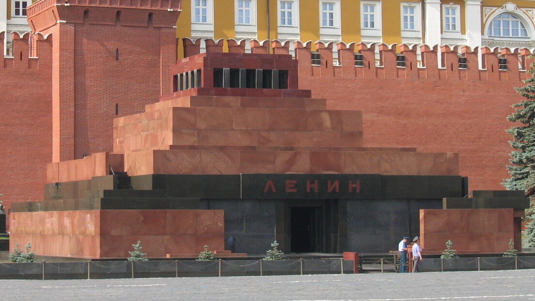 Да ли је у маузолеју Лењина у Москви заиста он сахрањен или тамо лежи само воштана лутка