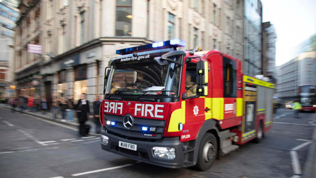 Požar u Londonu: Jedanaest osoba prebačeno u bolnicu, 130 ljudi evakuisano