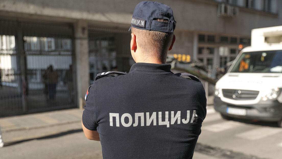 Dojava o bombi u školi u Rakovici: Policija na terenu