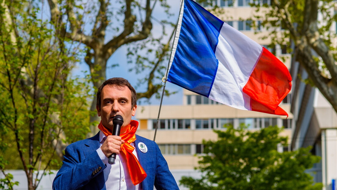 Francuzi cepali NATO i EU zastave (VIDEO)