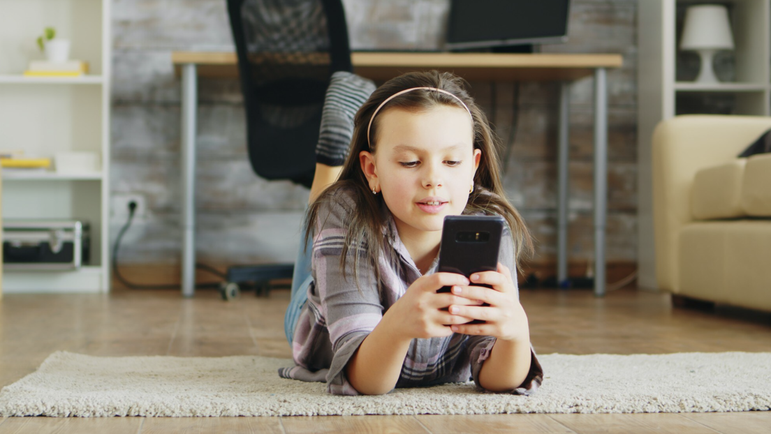 Прекомерно коришћење дигиталних уређаја може изазвати слепило код деце, упозоравају стручњаци