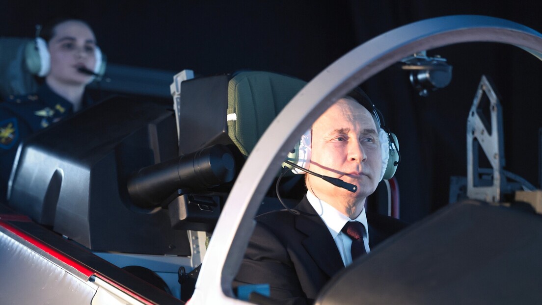 Путин у војној ваздухопловној школи: Рад у авијацији изгледа романтично, али... (ВИДЕО)