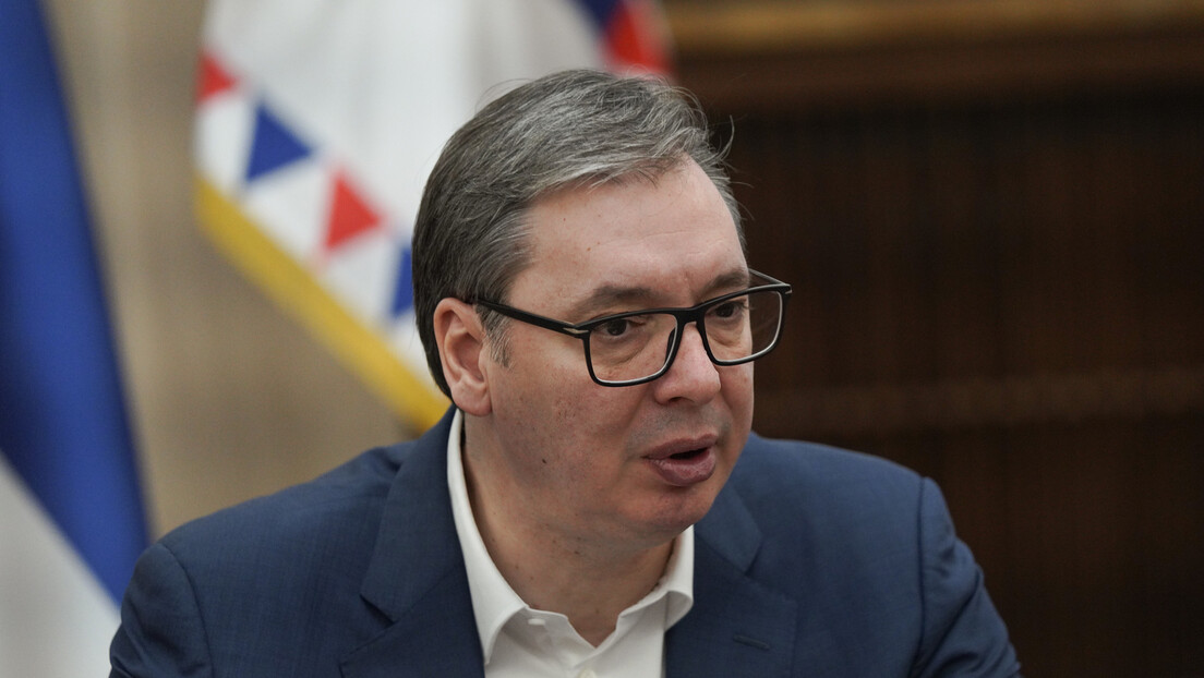 Predsednik Vučić čestitao ženama Osmi mart: Vi čuvate Srbiju