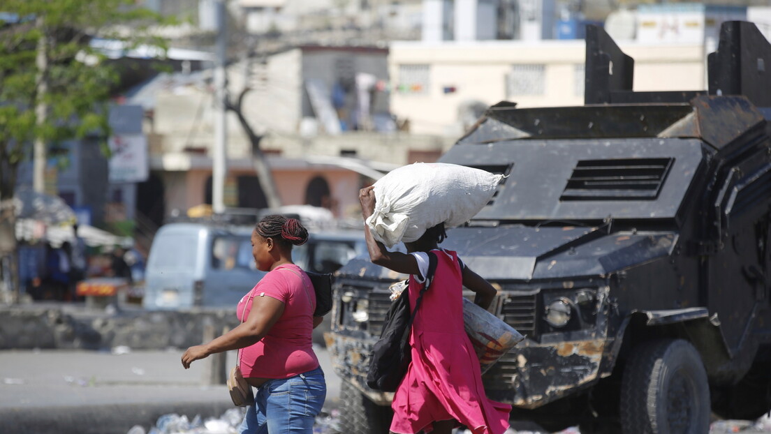 Расуло на Хаитију: Банде напале владине зграде и председничку палату (ВИДЕО)