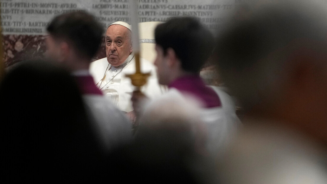 Ватикан се правда: Папа није тражио од Украјине да се преда