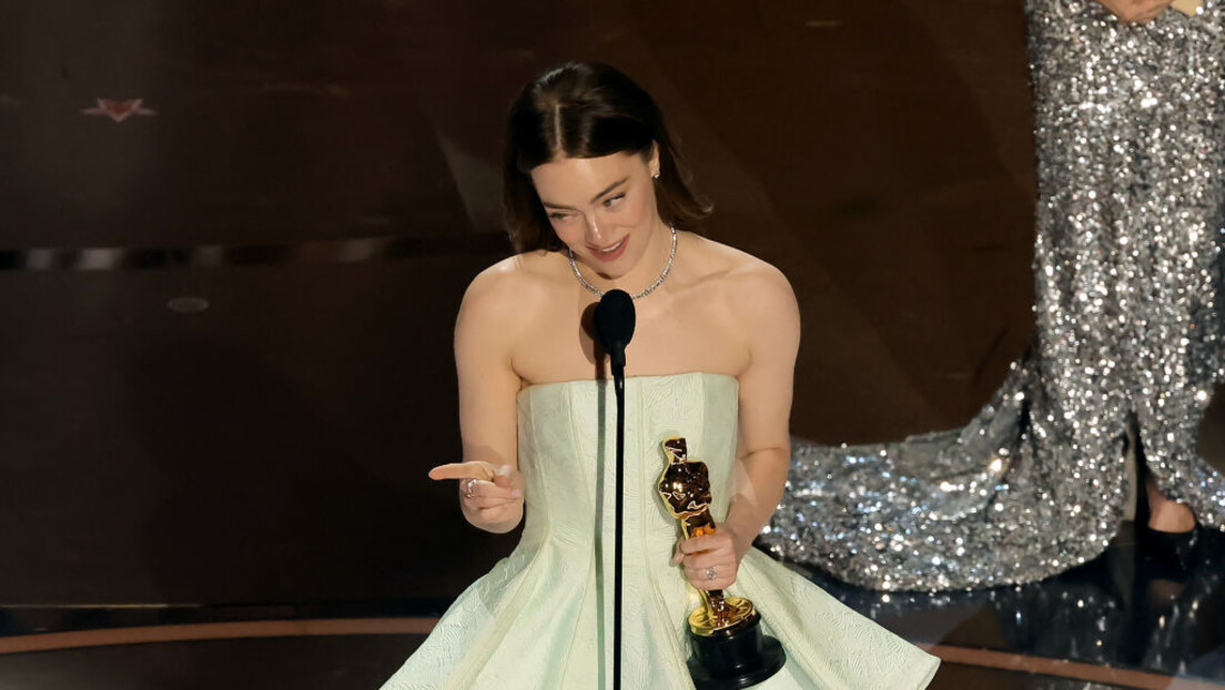 Пас у публици, наг човек, поцепана хаљина: Шта је обележило овогодишњу доделу Оскара