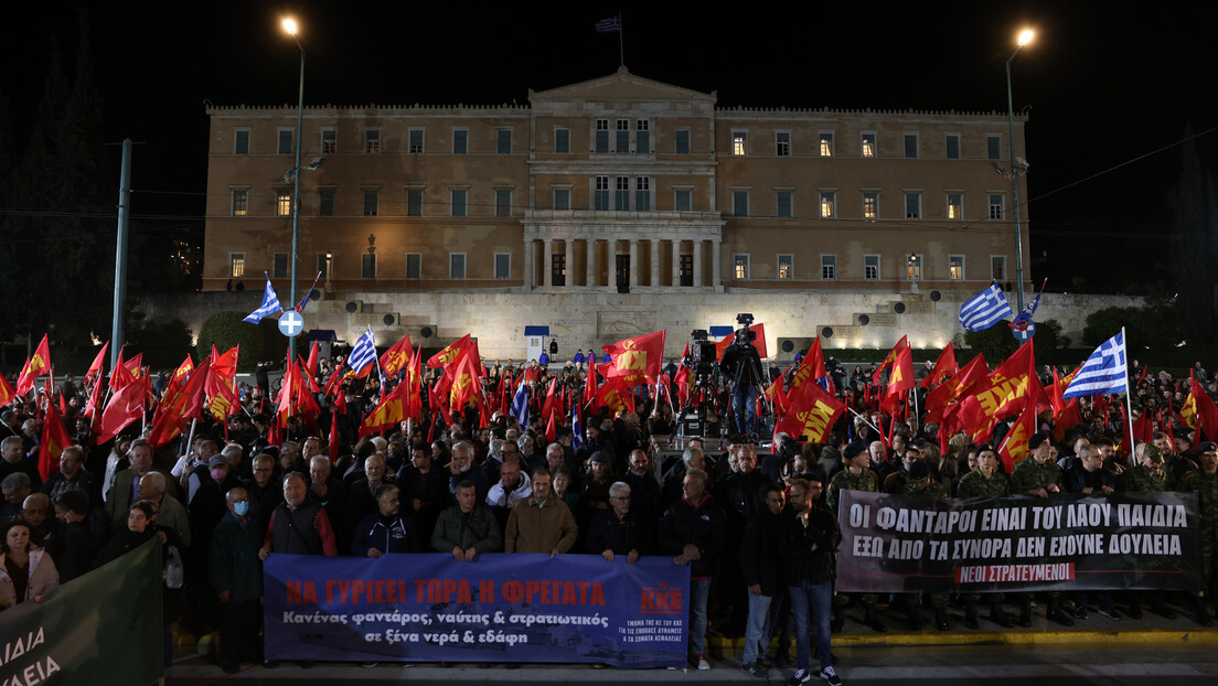 Грци против слања оружја Украјини: Велики митинг на улицама Атине (ФОТО, ВИДЕО)