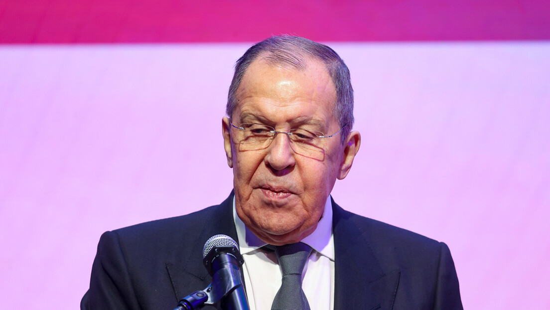 Lavrov: Makronove reči o slanju trupa su dokaz da je Zapad opsednut porazom Rusije