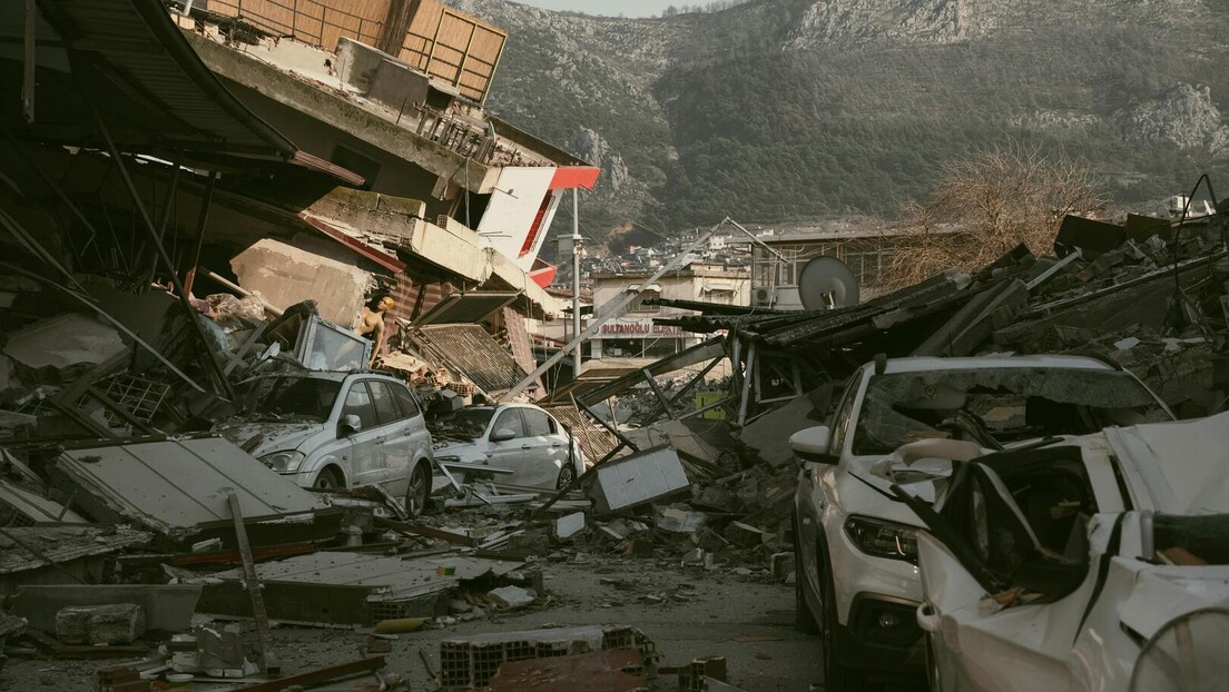 Шта урадити у случају земљотреса ако сте код куће, на отвореном или возилу