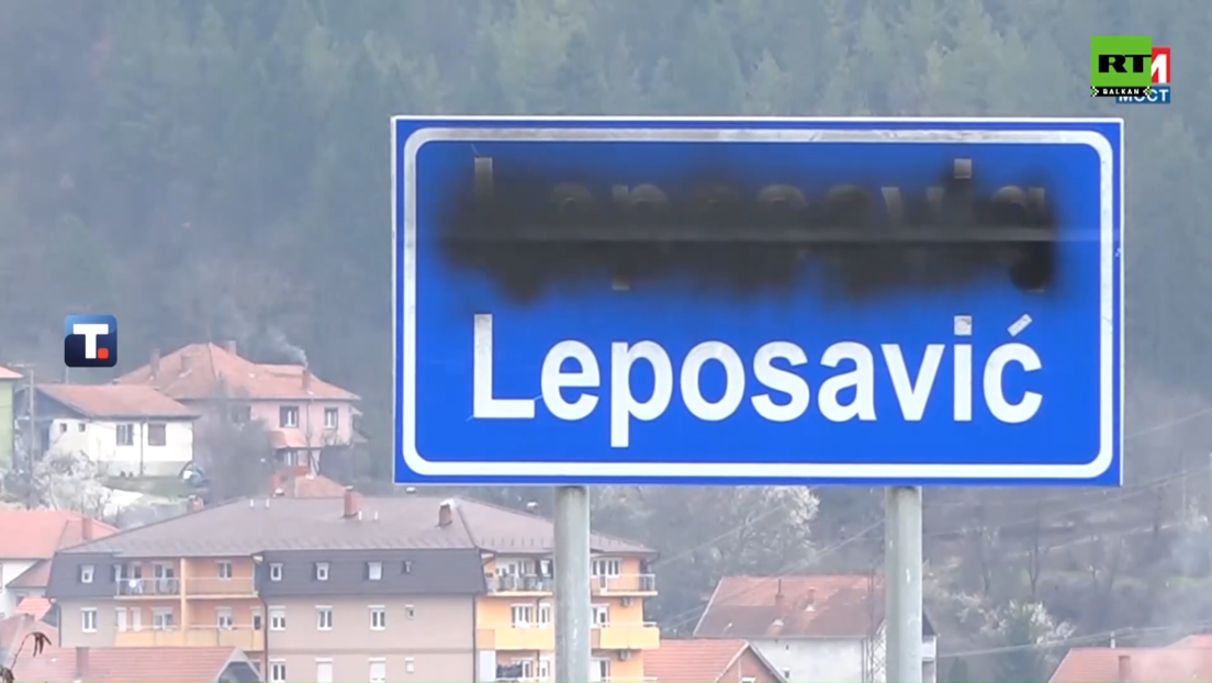 Префарбане двојезичне табле на путу Косовска Митровица - Јариње (ВИДЕО)