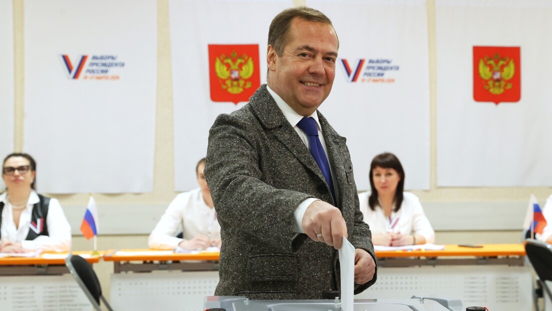 Председник Летоније позвао на уништење Русије; Медведев: Висићете на вешалима (ФОТО)