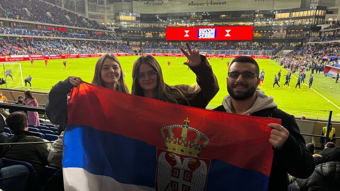 Српски студенти на стадиону у Москви: Десетине хиљада нас исте вере, застава и пуног срца!