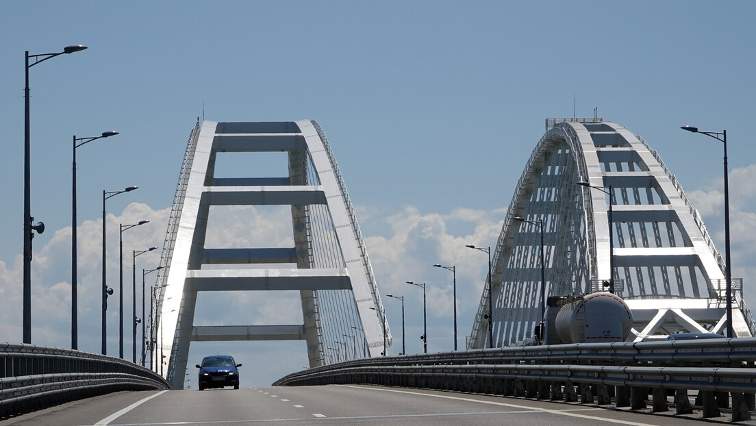 Блокиран саобраћај на Кримском мосту