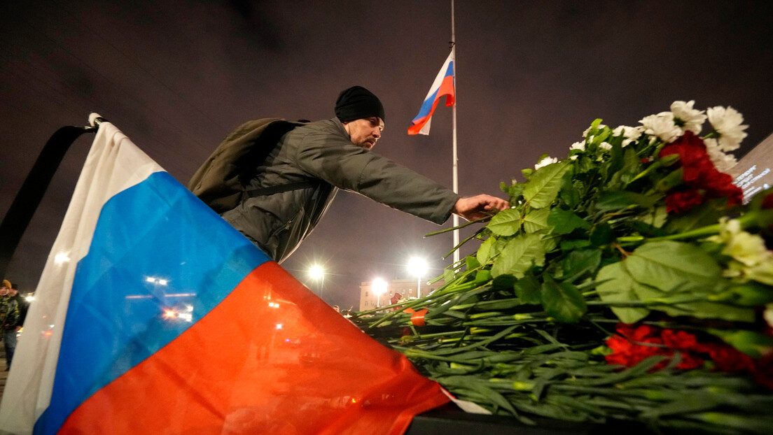 Дан националне жалости у Русији: Заставе на пола копља, свеће сећања за жртве из "Крокус ситија"