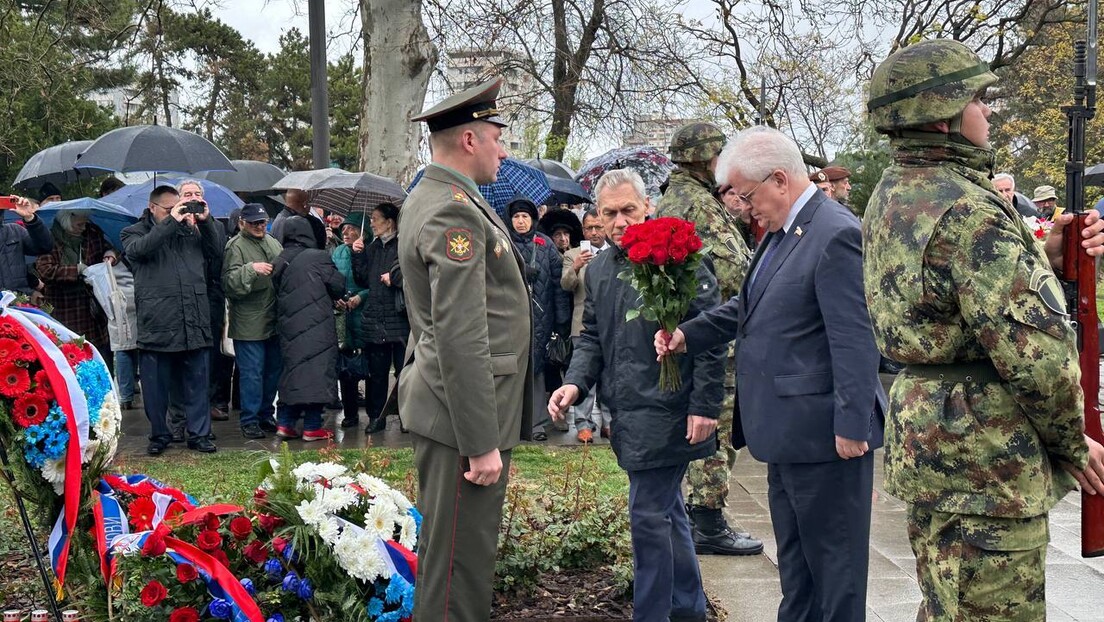 Боцан-Харченко и Примаков положили венце на Споменик деци страдалој у НАТО агресији (ФОТО)