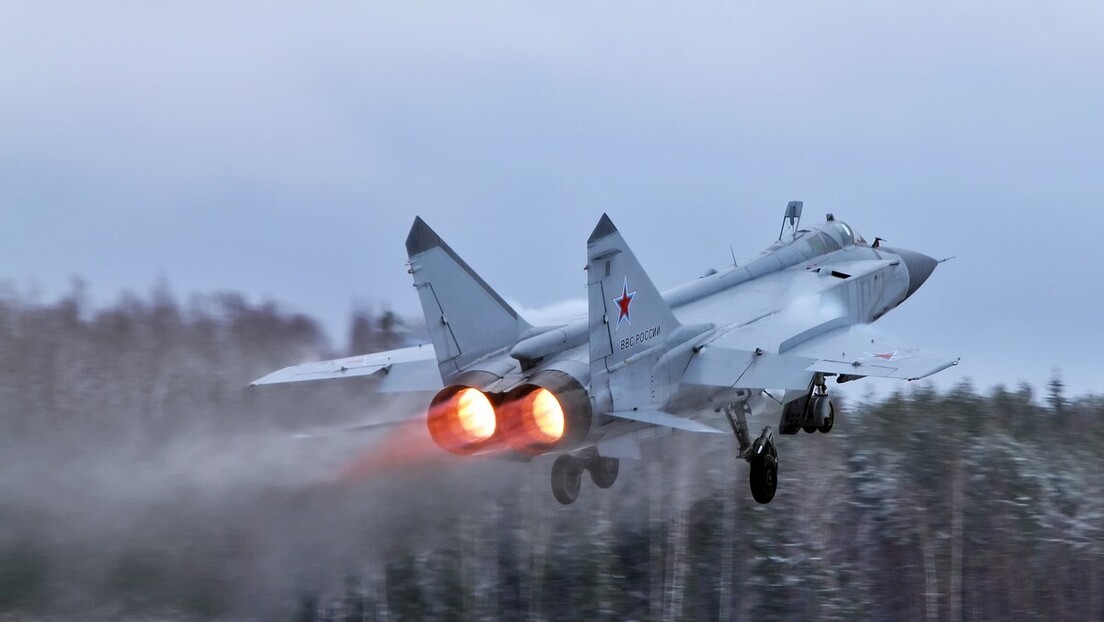 Ruski MiG-31 naterao američke bombardere u beg
