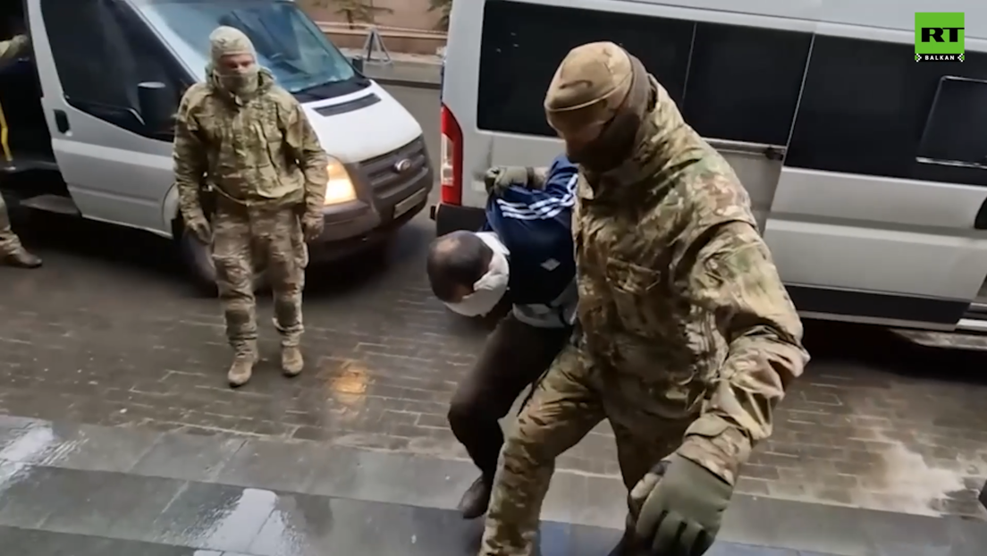 Objavljen snimak privođenja terorista: Zaplenjena oprema i naoružanje (VIDEO)