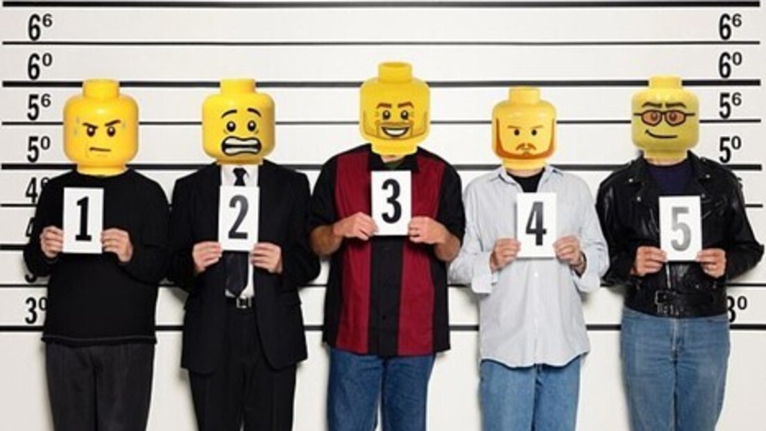 Калифорнијскa полицијa мора да одустане од коришћења Лего глава за скривање лица ухапшених