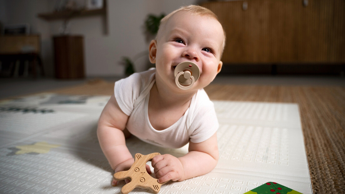 Зашто се бебе смеју - није увек зато што су срећне