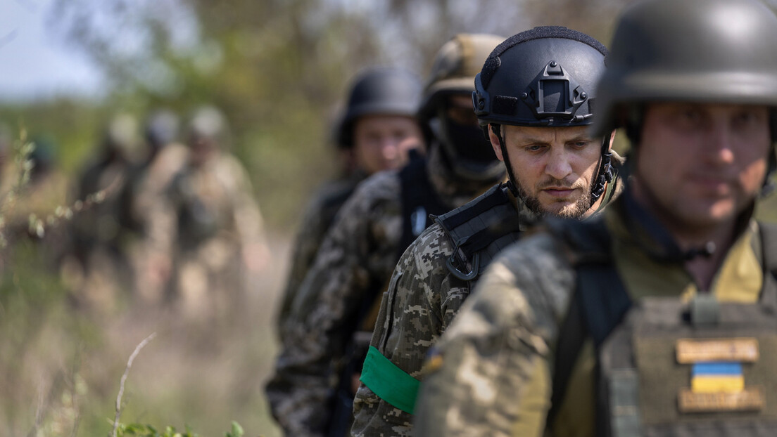 Саветник Зеленског поново јадикује: Украјинска војска стагнира на фронту због недостатка ресурса