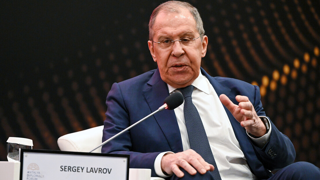 Lavrov: Makronove reči o slanju trupa u Ukrajinu su pokušaj njegove lične promocije