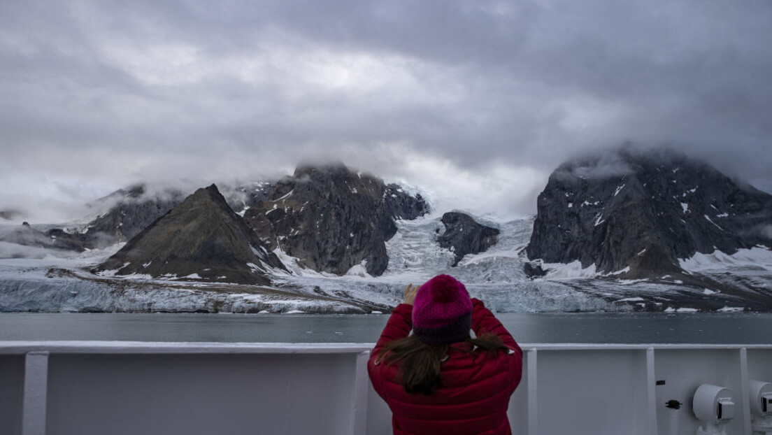 Лоша вест за планету, добра за провајдере: Топљење арктичког леда отвара пут за интернет каблове