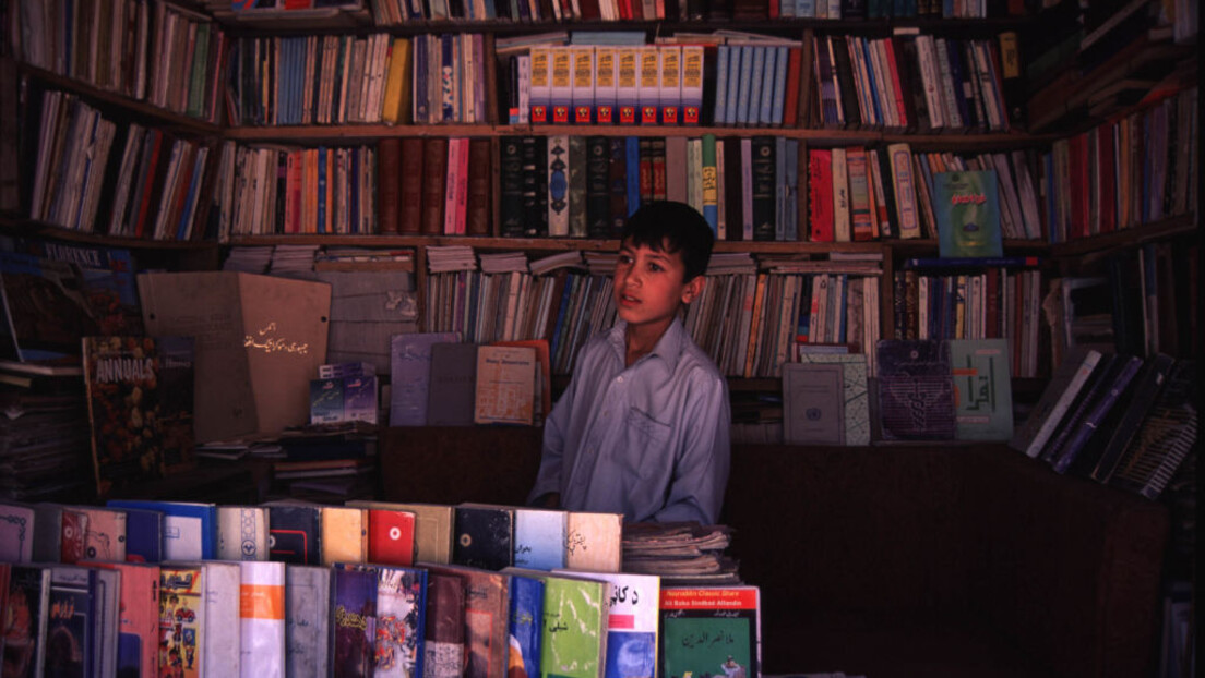 Књижар из Кабула обновио радњу: Сто пута да је срушите, сто пута ћу је обновити