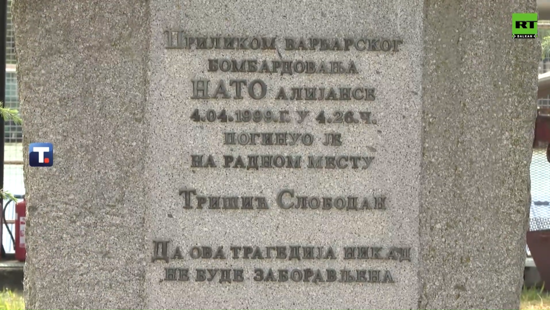 Никодијевић положио венац на спомен обележје Слободану Тришићу погинулом 1999.
