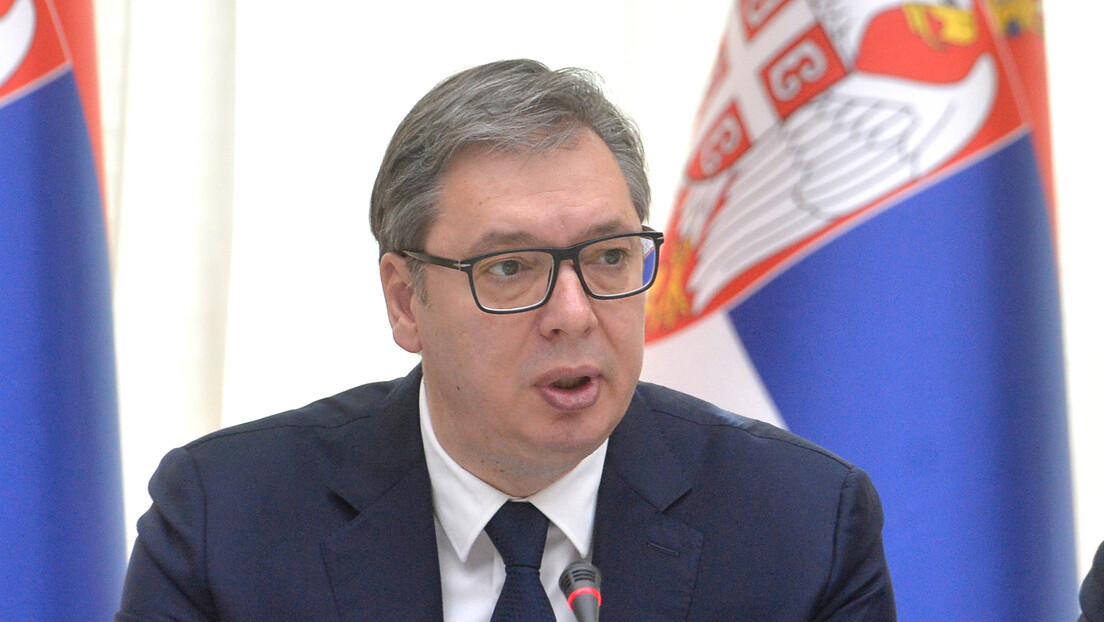 Vučić razgovarao sa Varheljijem o Fondu za Zapadni Balkan