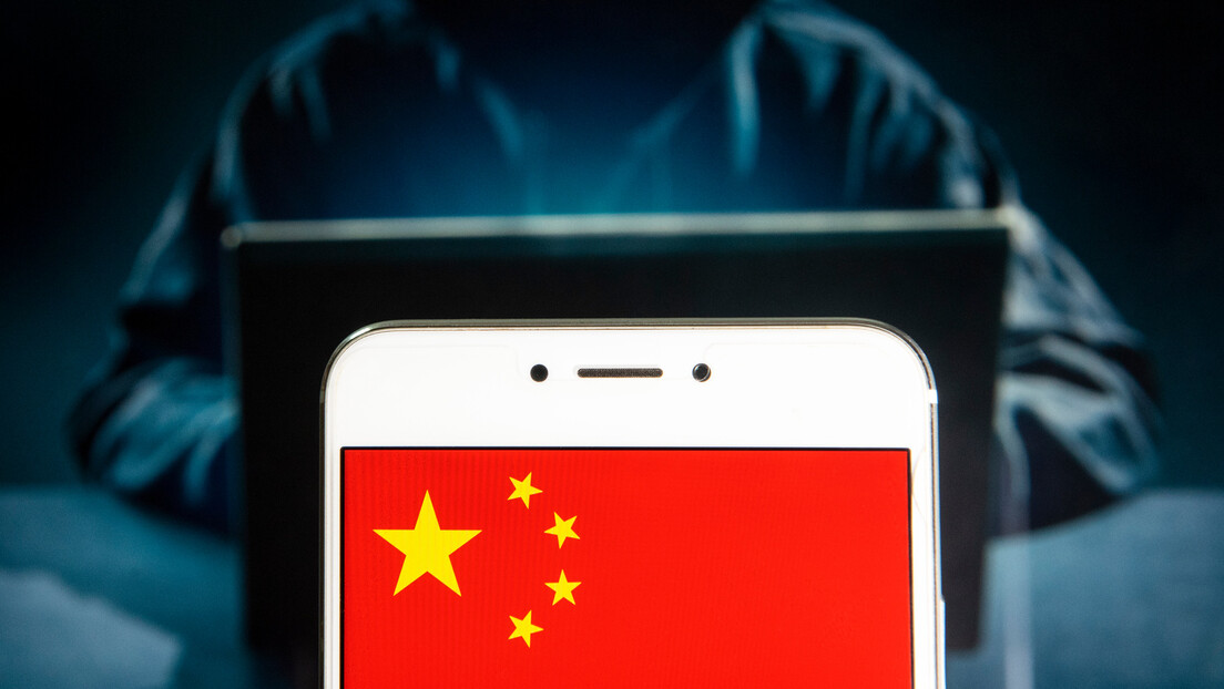 Бил Гејтс против Си Ђинпинга: Кина спрема вештачку интелигенцију да омета изборе у САД
