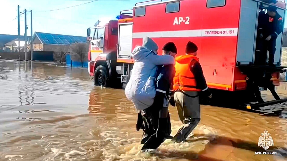 Rusija: Ponovo došlo do pucanja brane u Orsku (VIDEO)