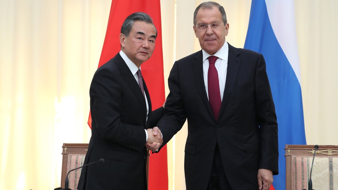 Лавров са Ванг Јием: Русија и Кина решиће проблем санкција у оквиру БРИКС-а и ШОС-а (ВИДЕО)