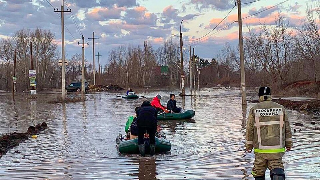 Поплаве у Русији: Евакуација Оренбурга, ниво воде наставио да расте