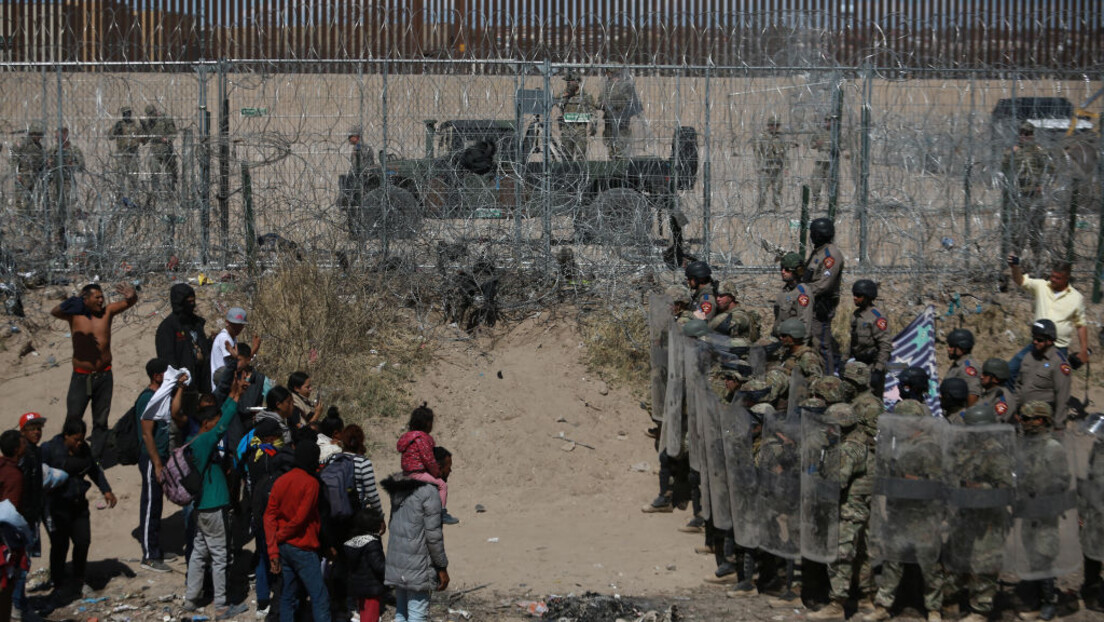 "Нуклеарна опција" на столу: Бајден проверава да ли има овлашћења да затвори границу са Мексиком
