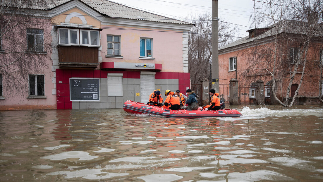 Ural ne miruje: Nivo vode kod Orenburga nastavlja da raste, evakuisano više od 7.700 ljudi (VIDEO)
