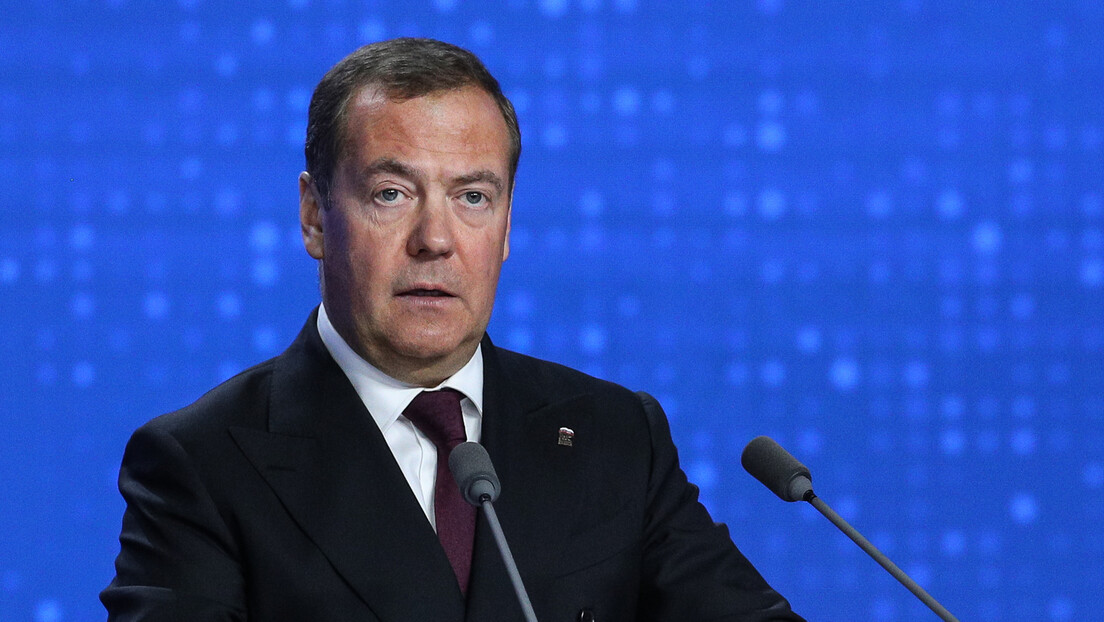 Медведев: Мир ће наступити када Бајден оде