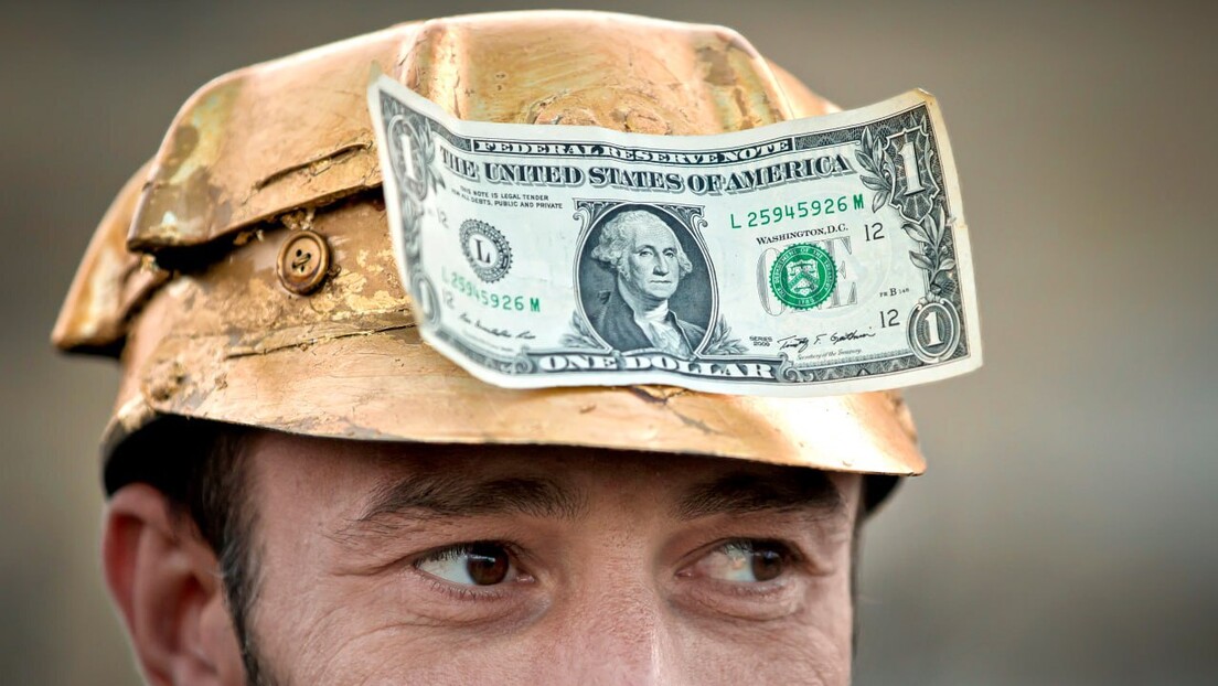 Америка и даље гомила дугове: Дефицит премашио 1,1 билион долара за само шест месеци