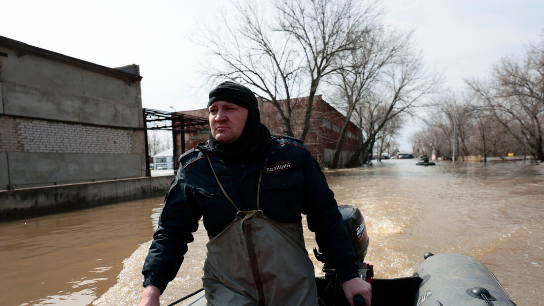 Poplave u Orenburgu se nastavljaju: Pod vodom još 800 kuća (VIDEO)