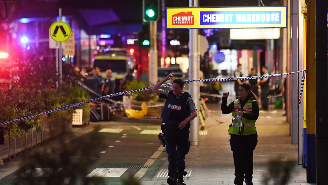 Напад у тржном центру у Сиднеју: Мушкарац ножем напао људе, порастао број убијених (ВИДЕО)
