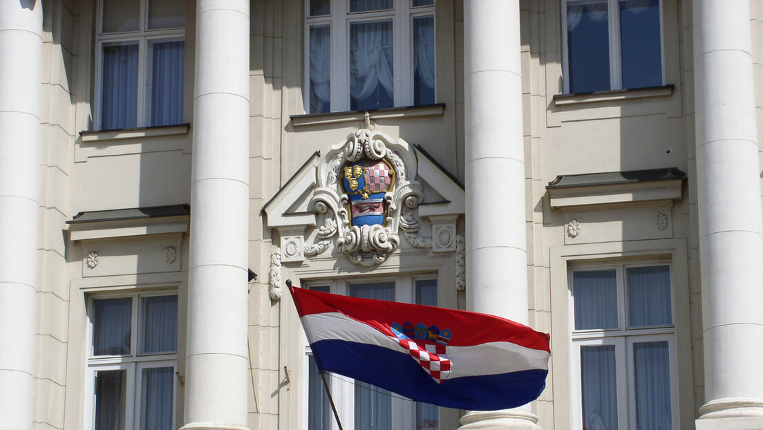 Provokacija ispred pravoslavne crkve u Zagrebu: Ustaške zastave i Tompsonova pesma (FOTO)