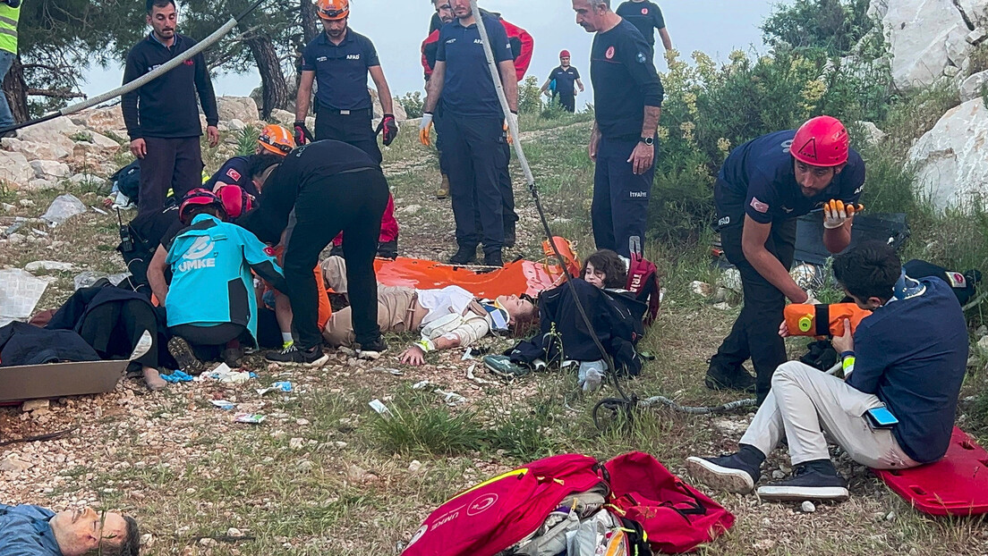 Турска:  Након 23 сата спасени сви заробљени у кабинама жичаре у Анталији