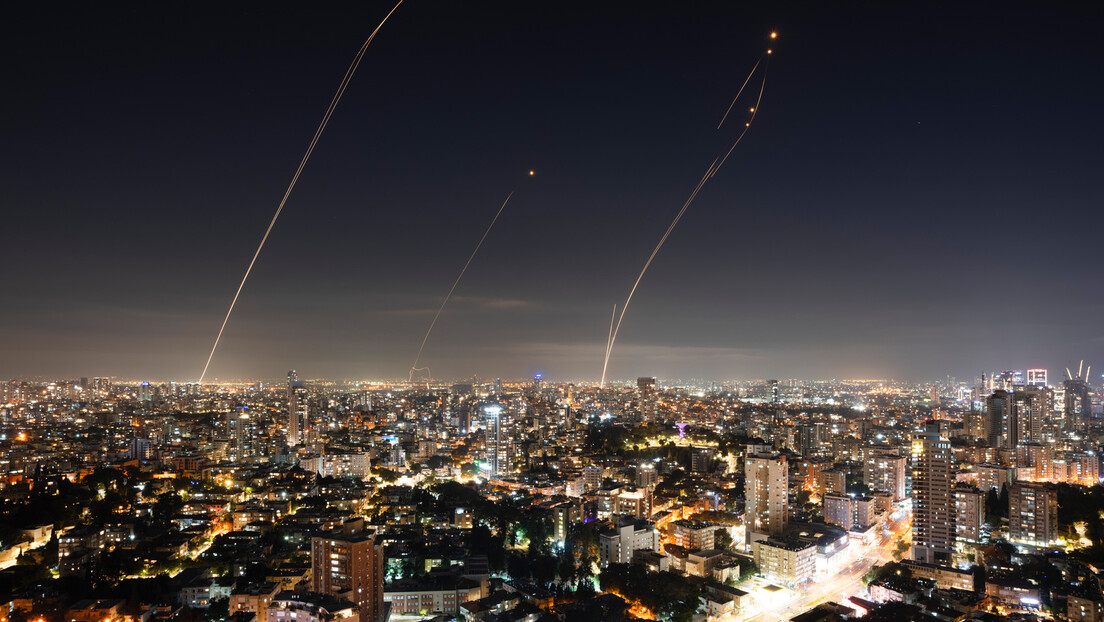 Горело небо изнад Израела: Иран се светио уз дронове и ракете (ВИДЕО)