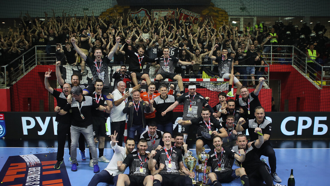 Rukometaši Partizana osvojili Kup, navijači (na kratko) pokvarili spektakl